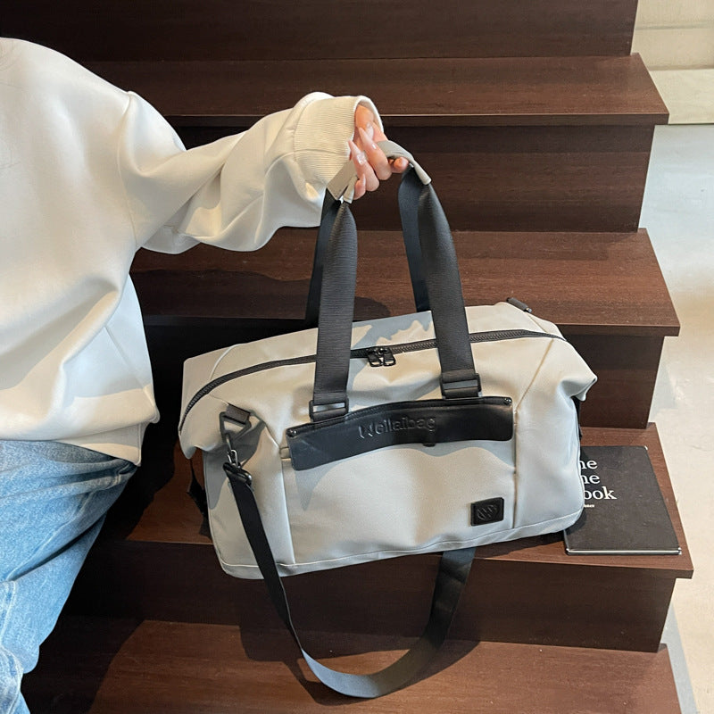 Multifunktionale Sport-Duffel-Tasche mit verstellbaren Trägern