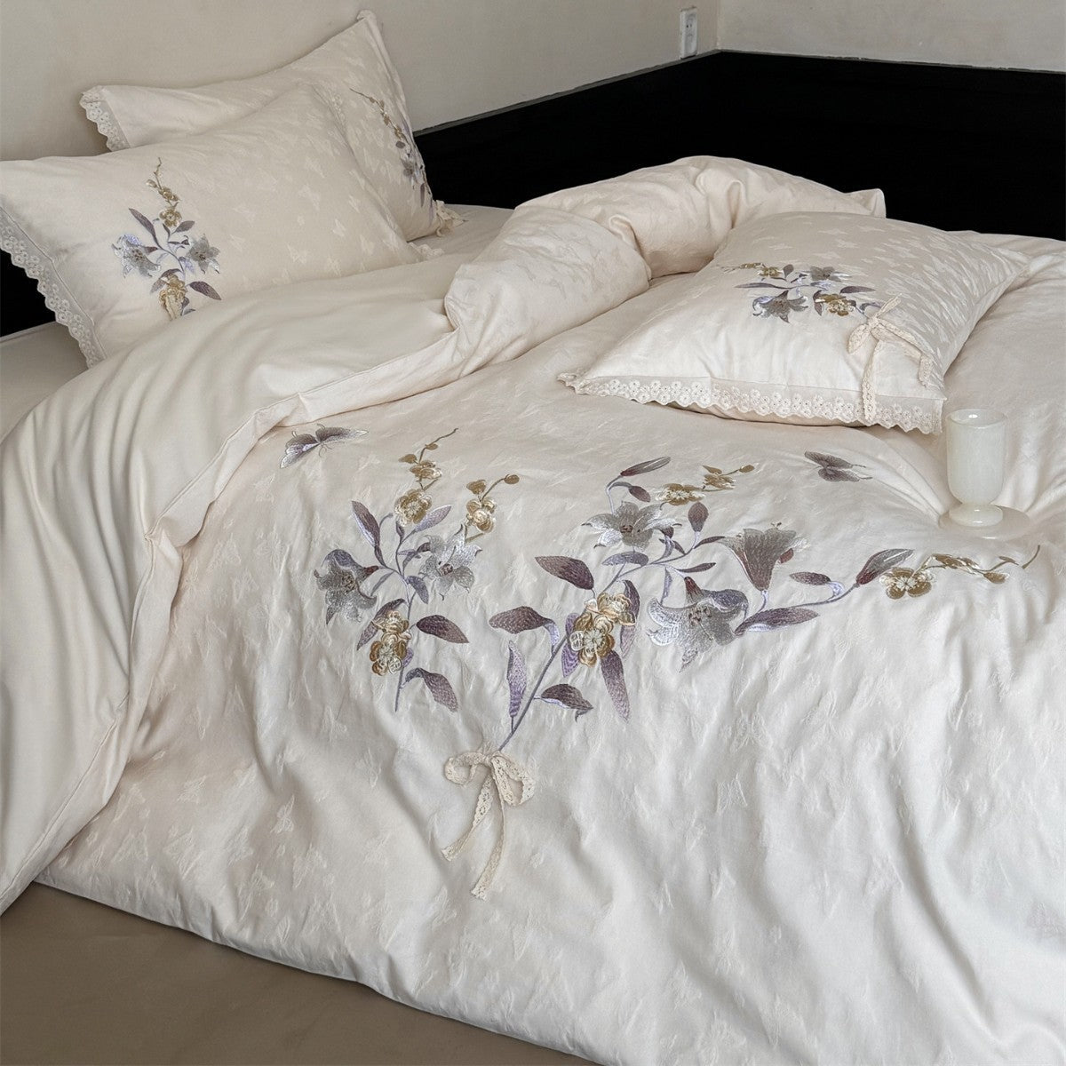 Vintage Floral Jacquard Baumwollsatin Bettbezug Set mit handgestickter Applikation & Spitzenrand