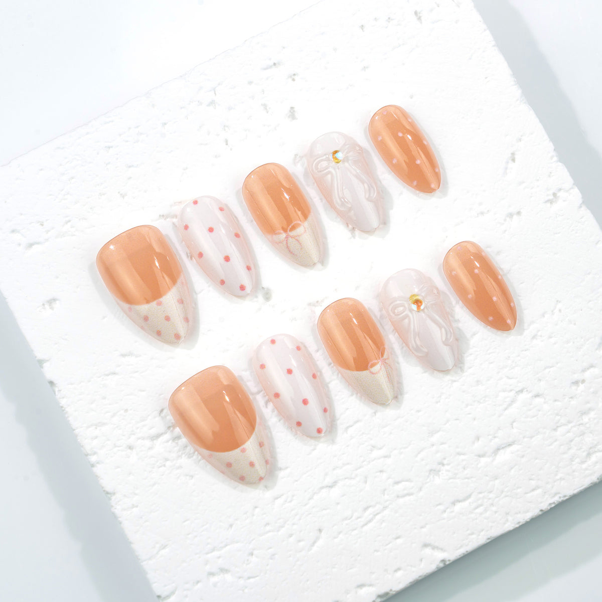 Künstlerisches Punktmuster und Schleifen Press-On Nagelset