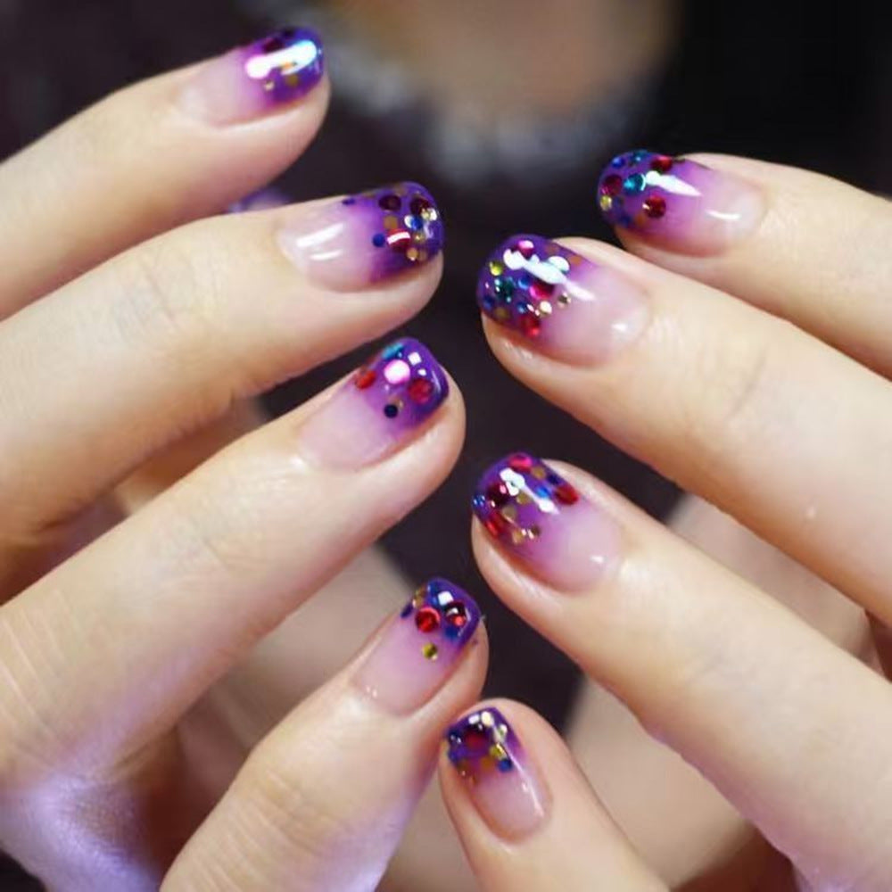 Kunstnägel mit Glamourösem Glitter-Design Brehn