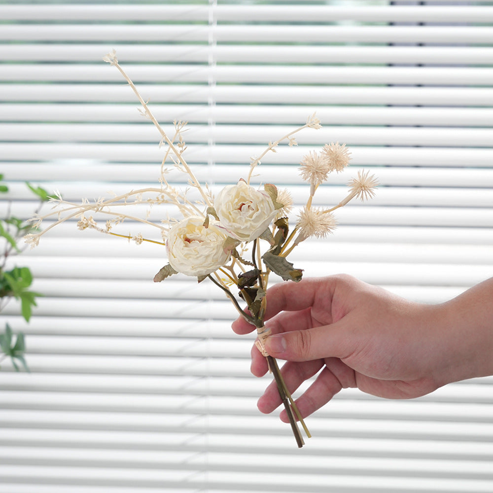 Dekorativem Blumenstrauß