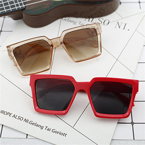 Damen Oversized-Sonnenbrille im modischen Eckdesign Brehn