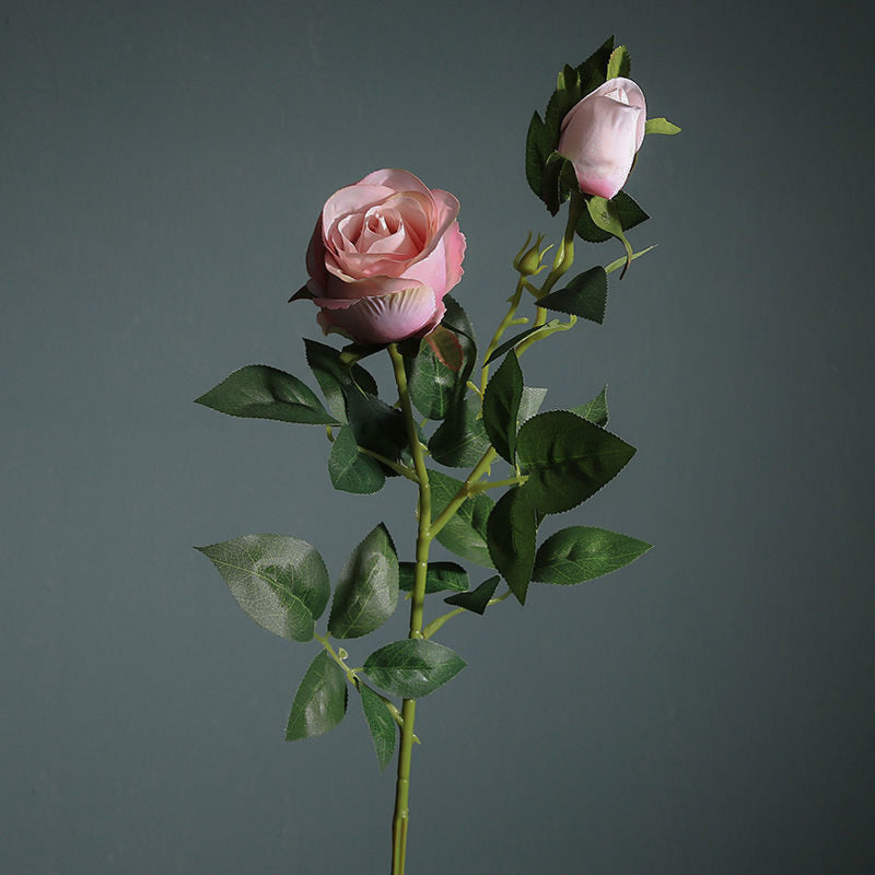 Realistische künstliche Rosenstängel