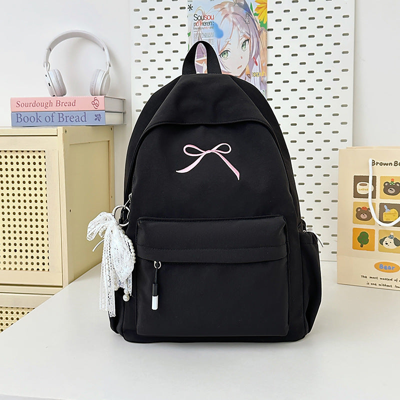 Minimalistischer Schultasche mit Schleifenverzierung