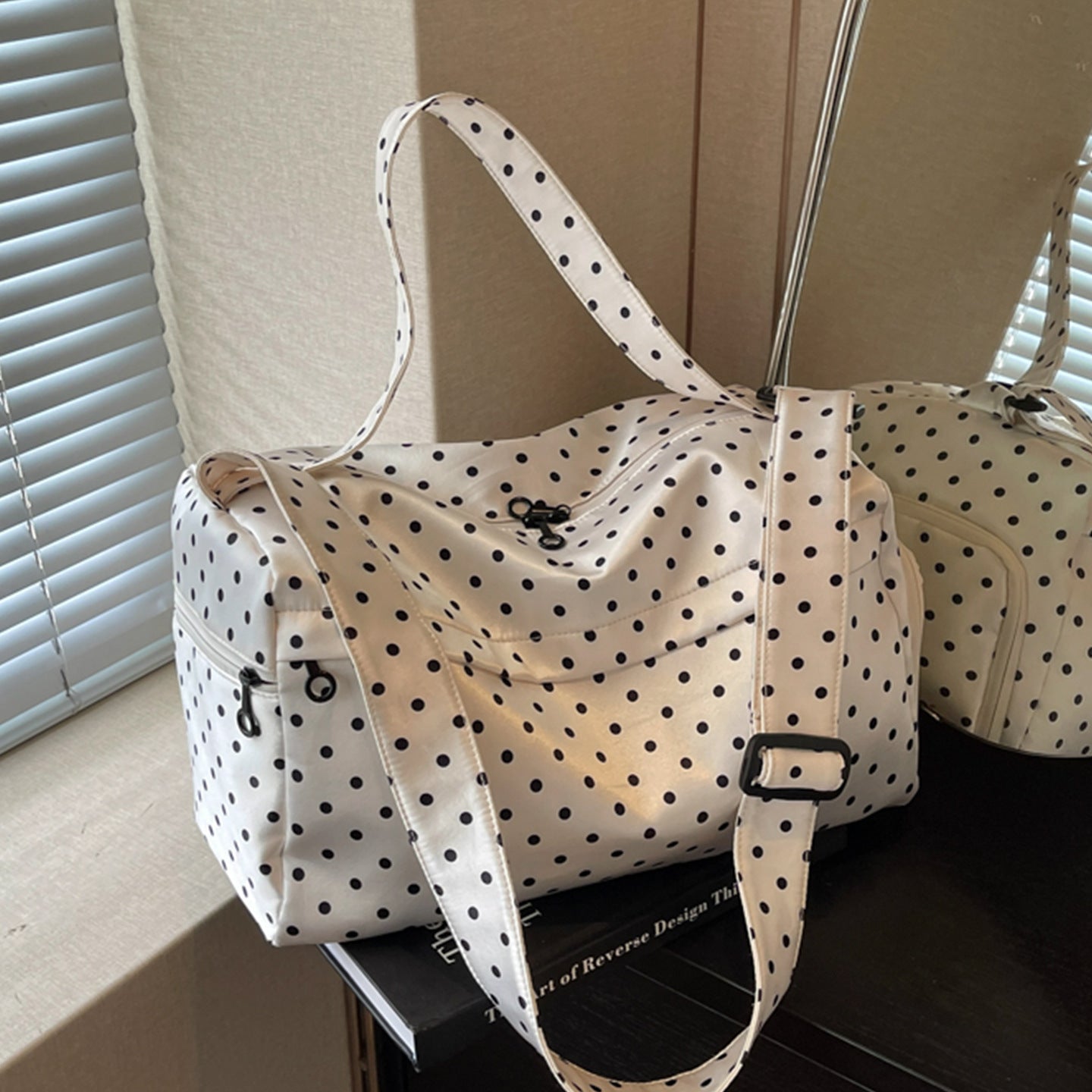 Modische Sport- und Reisetasche mit Punktiertem Design Brehn
