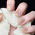 Kunstvolle Nagelkunst mit Glitzer- und Ombre-Design Brehn
