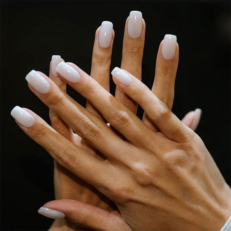 Elegantes Press-On Nagelset mit stilvollem französischen Spitzen-Design Brehn