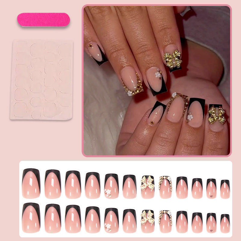 Künstliche Nagelverzierungen mit glamourosem Design Brehn