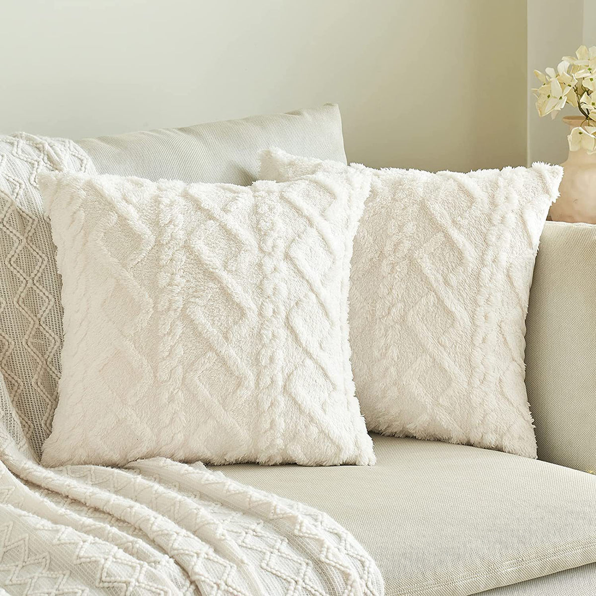 Plüschstrukturierter Sherpa quadratischer Wurfpillowbezug mit geometrischem Tufting