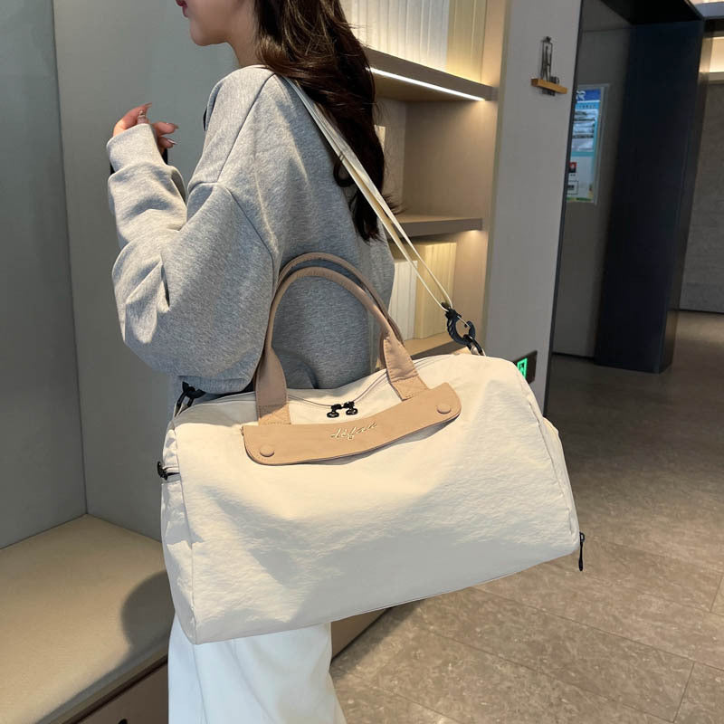 Damen Sportliche Reisetasche mit verstellbarem Schultergurt und elegantem Design Brehn