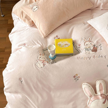 Niedliches Kinder-Bettwäscheset aus weichem Baumwoll-Frottee mit bestickten Katzen‑Applikationen und Kuschelplüschkissen