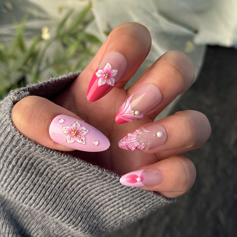 Elegantes, mit Blumen verziertes Press-On-Nagel-Set Brehn
