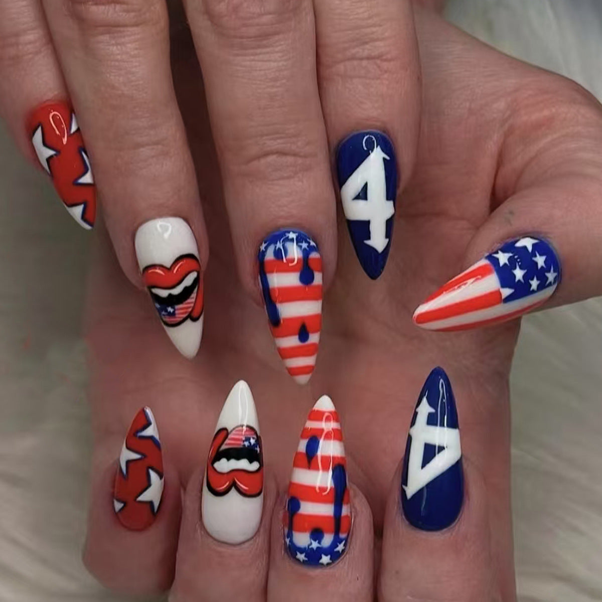 Kunstnägel mit kreativem patriotischen Design Brehn