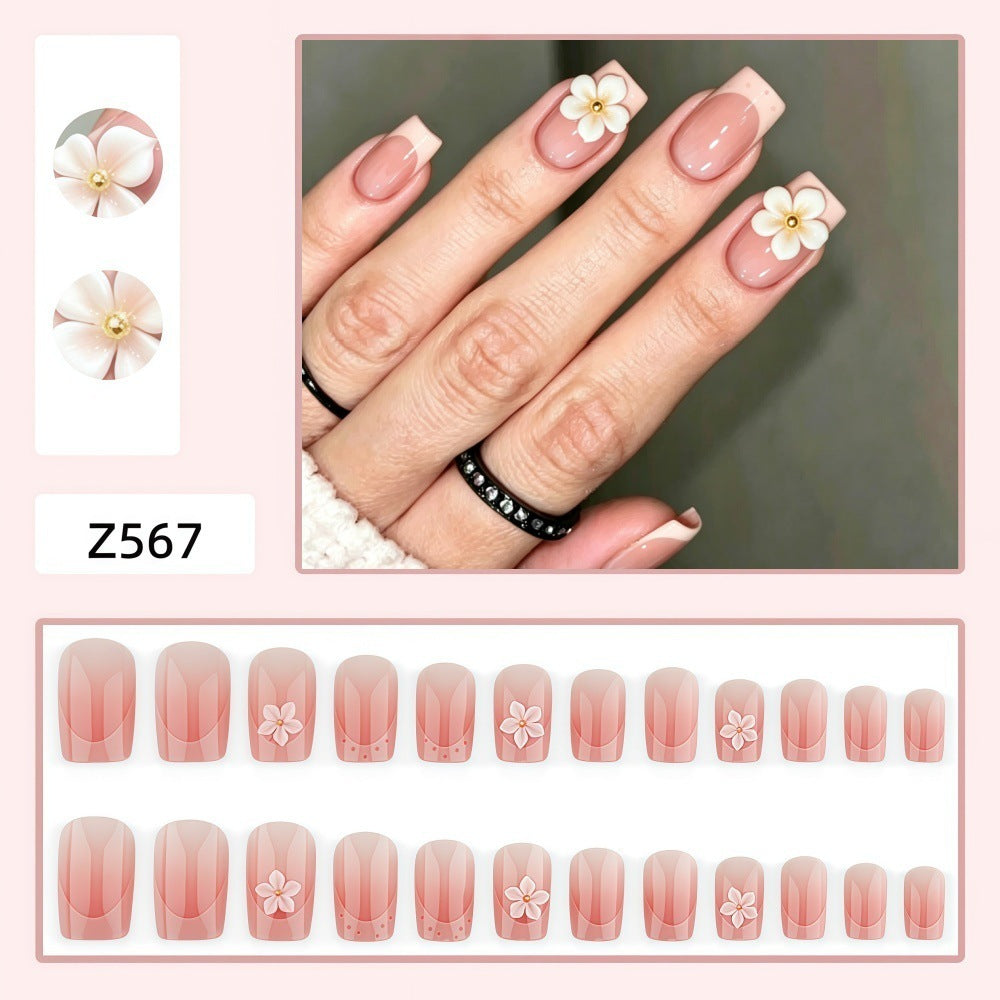Kunstnägel mit Zartem Blüten-Design Brehn