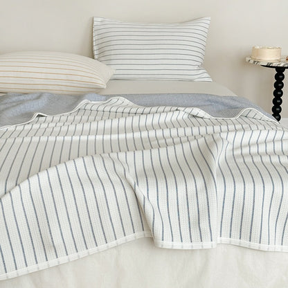 Wendbare Jacquard-Strickdecke mit feinen Streifen & passendem Kissenbezug-Set