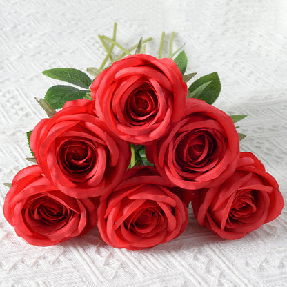 Dekorative Seidenrose Akzent