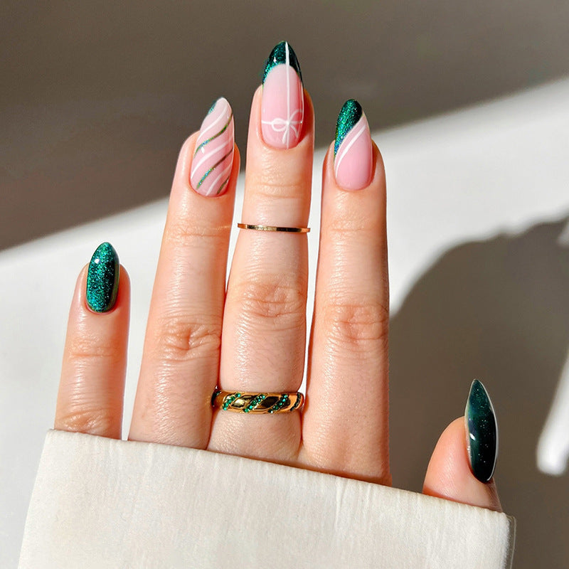Kreatives Nagel-Kunstset mit Glitter- und Ornamentverzierungen Brehn