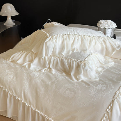 Bettwäsche‑Garnitur im Vintage‑Rüschenstil aus Baumwollsatin mit Jacquard‑Medallion und Volant