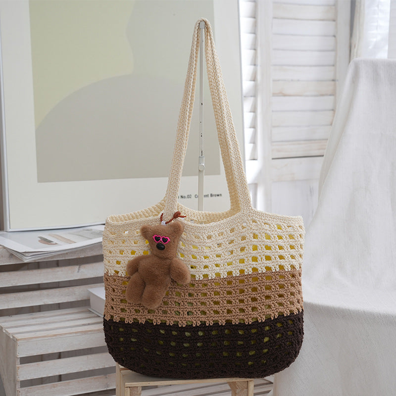 Handgefertigte Basttasche mit Niedlichem Anhänger Brehn