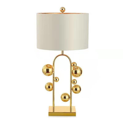 Moderne Skulpturale Tischlampe mit geometrischem Design
