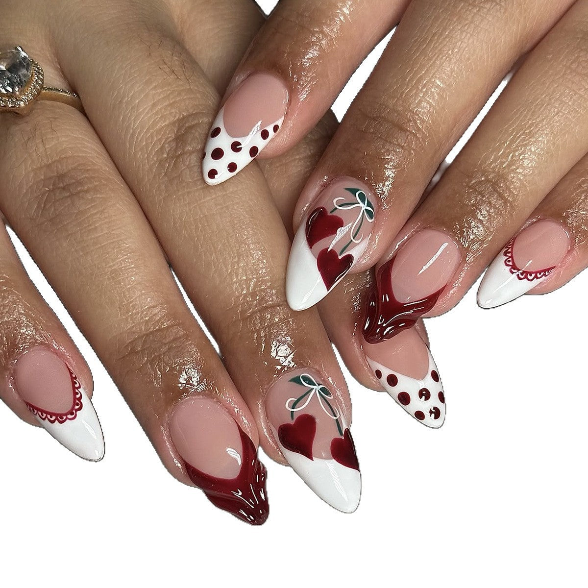 Kreatives Kunstnagelset mit romantischem Herz-Design und verspielten Akzenten Brehn