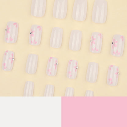 Kunstvolle Nagelkunst mit zarten Blütenmotiven Brehn