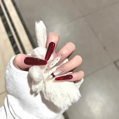 Glamouröse Stiletto Press-On Nagelkunst