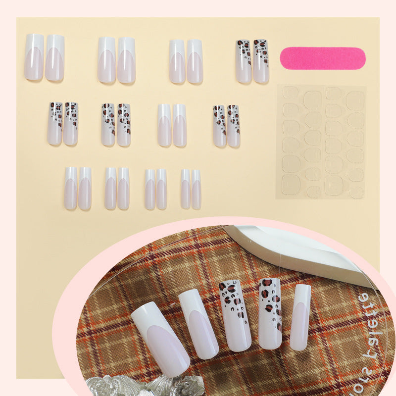 Künstlerisches Press-On-Nagelset mit stilvollem Tierdruckdesign Brehn
