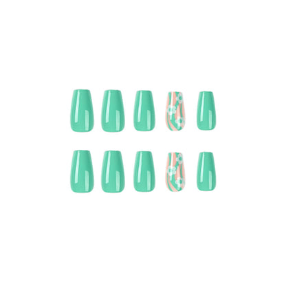 Kunstvolle Nagelverlängerungen im modernen floralem Design Brehn