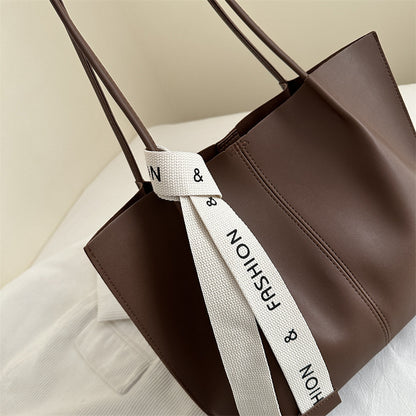 Modische strukturiert Tasche mit trendigem Riemen