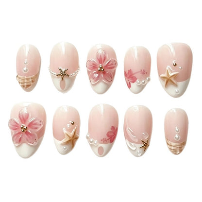 Kunstnagelset mit maritimen Details und floralen Akzenten Brehn