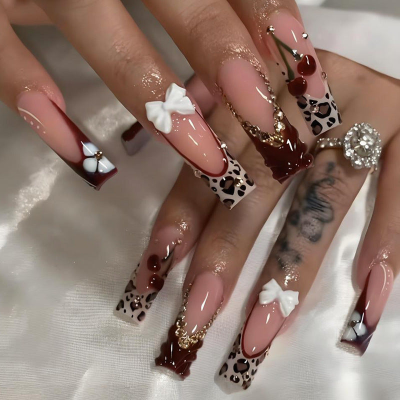 Kunstnagelset mit extravaganten Designs Brehn