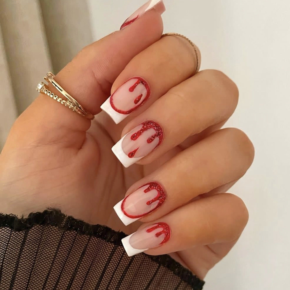 Künstlerische Blutstropfen Nagelkunst Verlängerungen Brehn