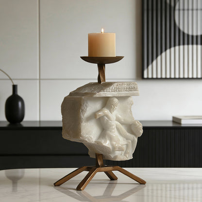 Skulpturaler Kerzenhalter