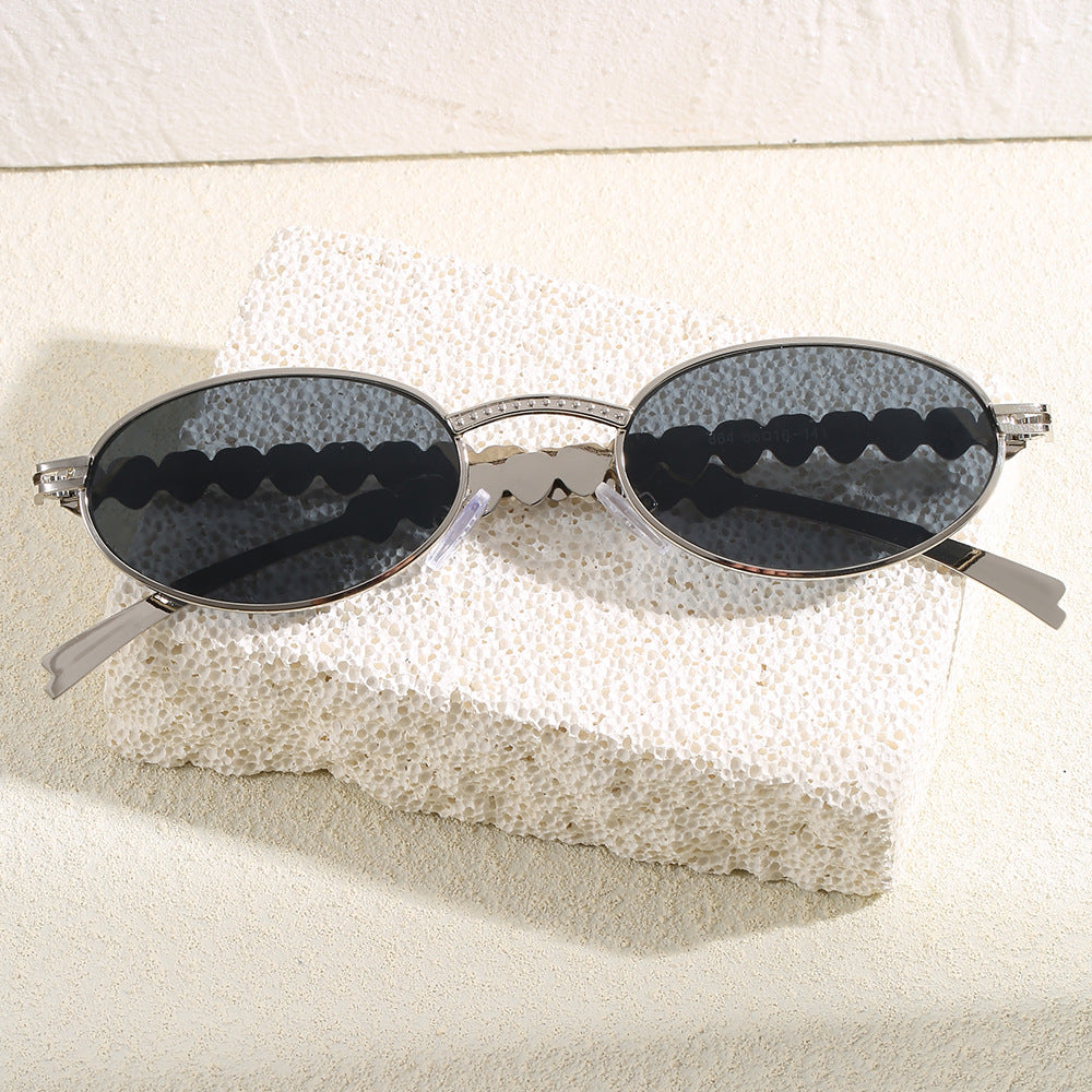 Modische Sonnenbrille mit Ovalem Rahmen und Luxuriösem Akzent Brehn