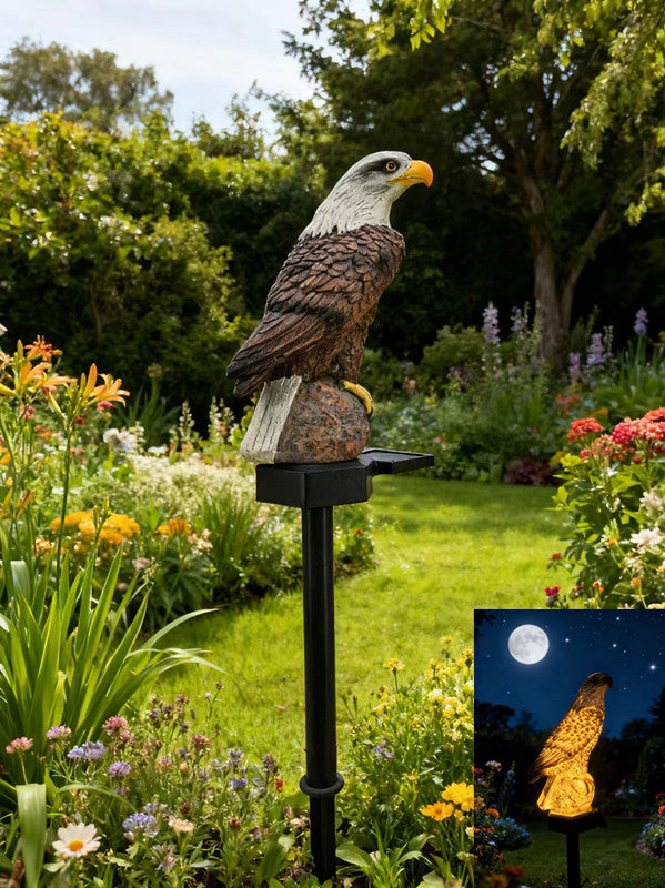 Verspielte solarbetriebene Eichhörnchen-Gartensteckerlampe mit integriertem Solarpanel und warmem LED-Glühen Brehn