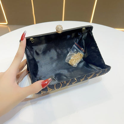 Rhinestone-beschichtete Clutch