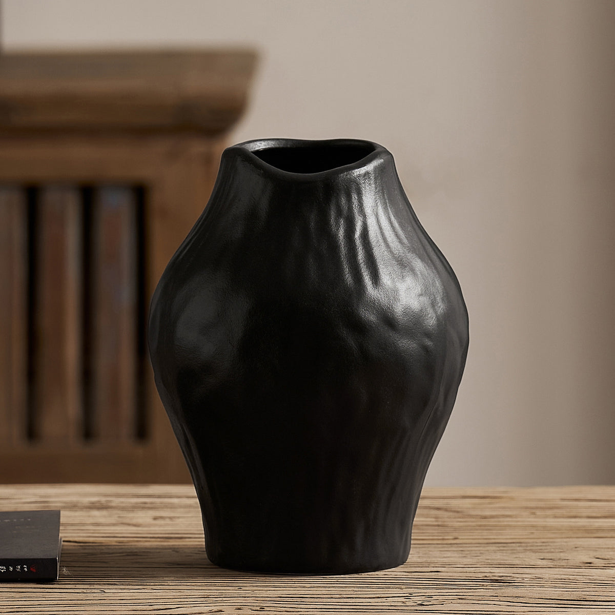 Elegante und moderne Keramikvase Brehn