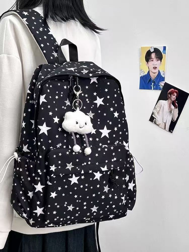 Rucksack mit Funkelndem Sternenmotiv und Charmantem Anhänger Brehn
