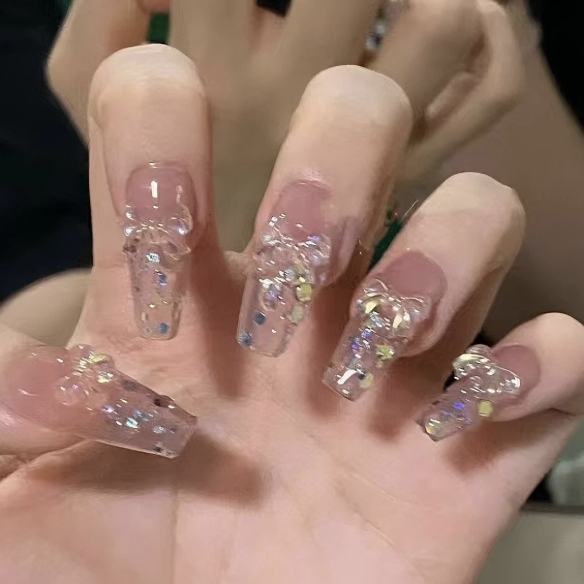 Elegante und Glänzende Nagelkunst Brehn