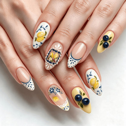 Kunstvolle Nagelverlängerungen mit fruchtigen Designs Brehn