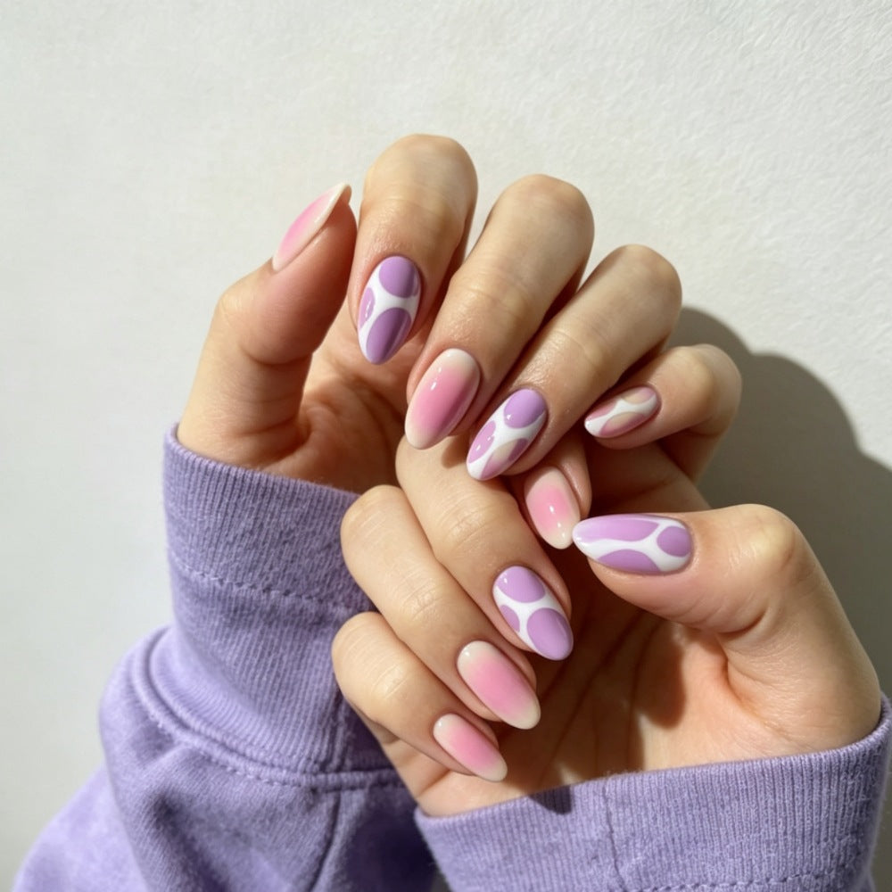 Künstlerisches Glänzendes Press-On-Nagelset mit Dekorativen Abstrakten Mustern Brehn