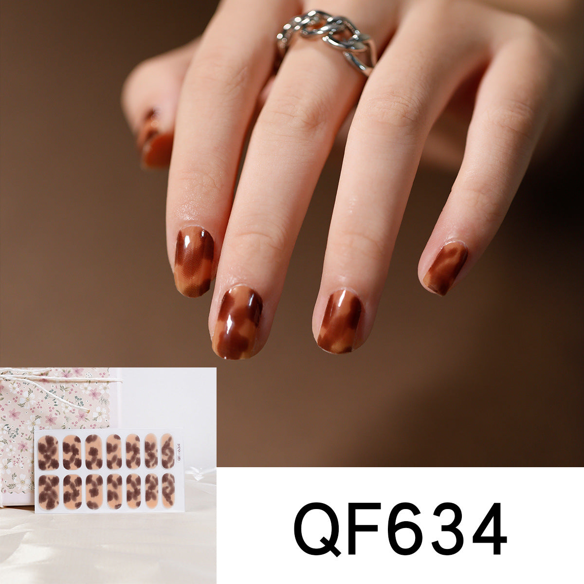 Künstliche Nagelgestaltung mit Herz-Motiv Brehn