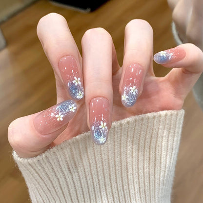 Glamouröse Kunstnägel mit Floralem Design Brehn