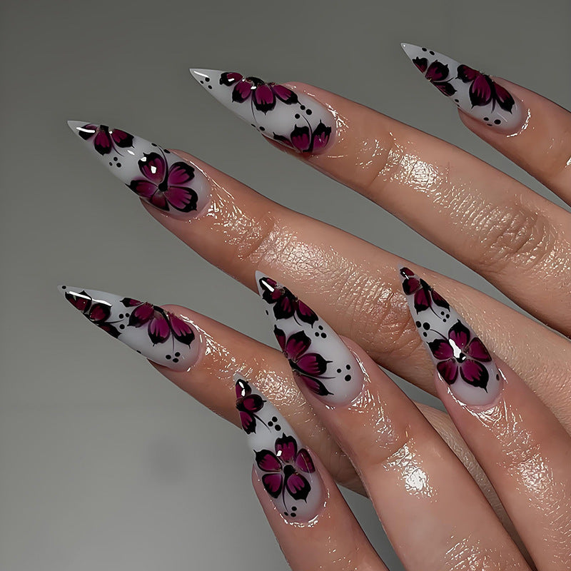 Kunstnagelset mit kreativen blumigen Designs Brehn