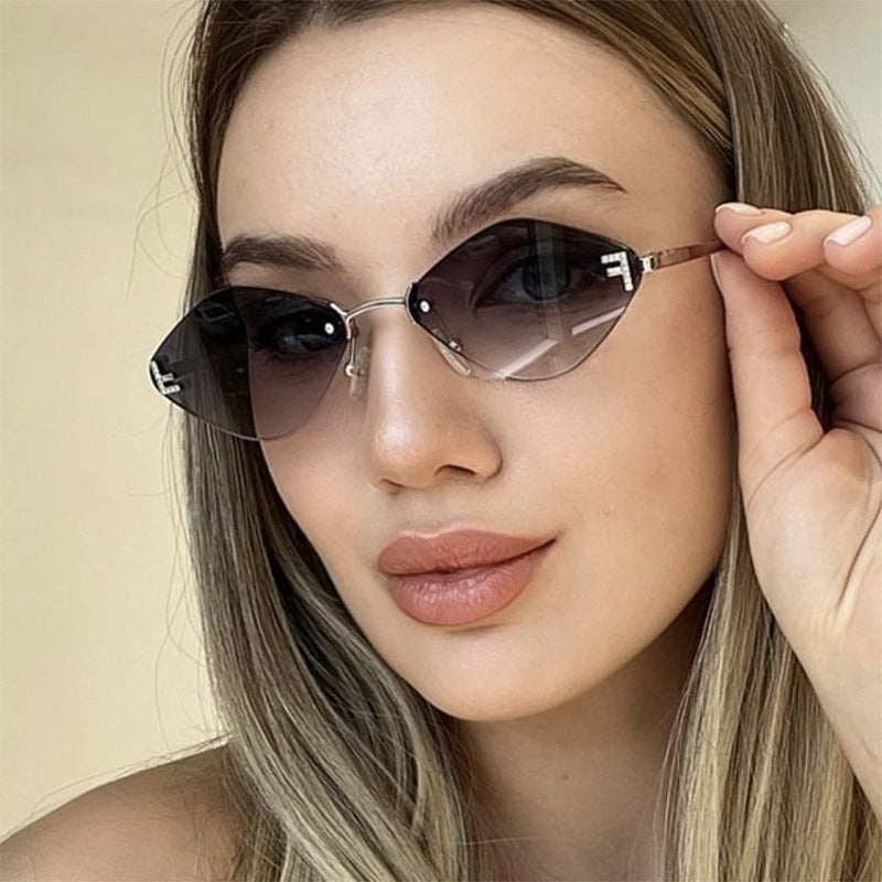 Damen geometrische Sonnenbrille im extravaganten Design mit gradienten Gläsern Brehn