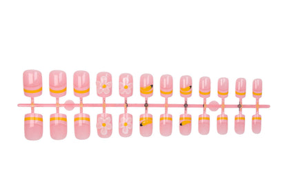 Kunstnagelset mit verspielten Blumen- und Fruchtmotiven Brehn