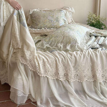 Romantisches Satin-Bettwäsche-Set mit Rüschen- und Spitzenbesatz