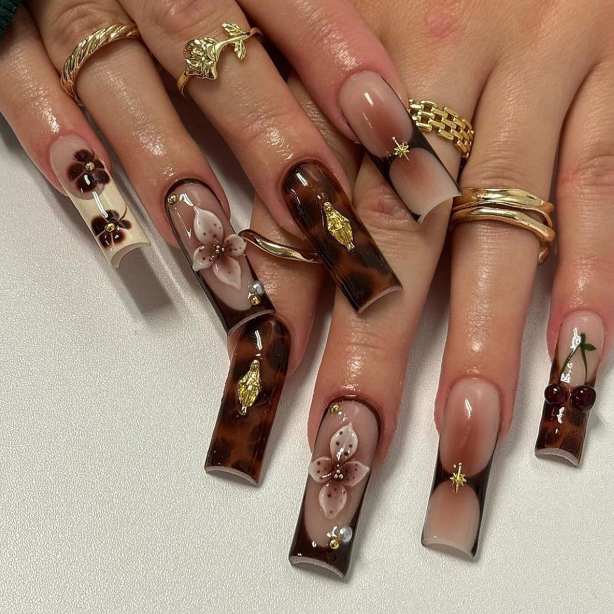 Künstlerische florale langanhaltende Press-On-Nagelerweiterungen Brehn