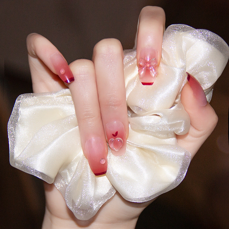 Elegante Nagelkunst mit Glanzfinish Brehn